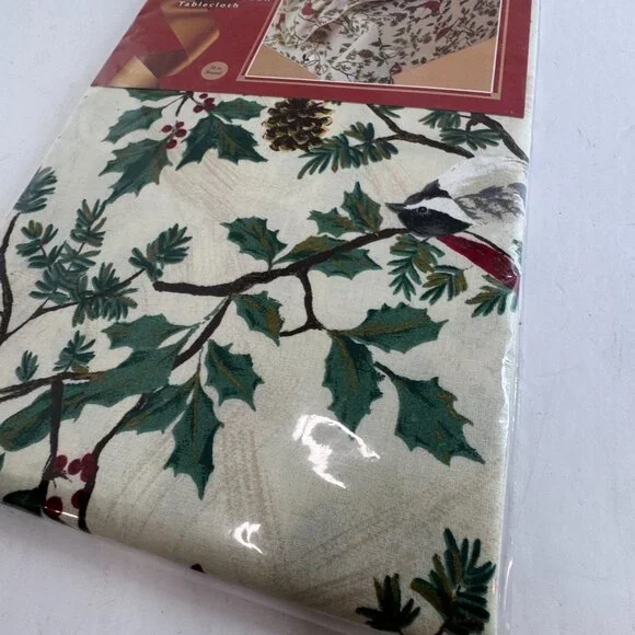 Christmas Audubon Tablecloth Bird And Holly Pattern 70 Inch Round New in Package - Picture 3 of 5